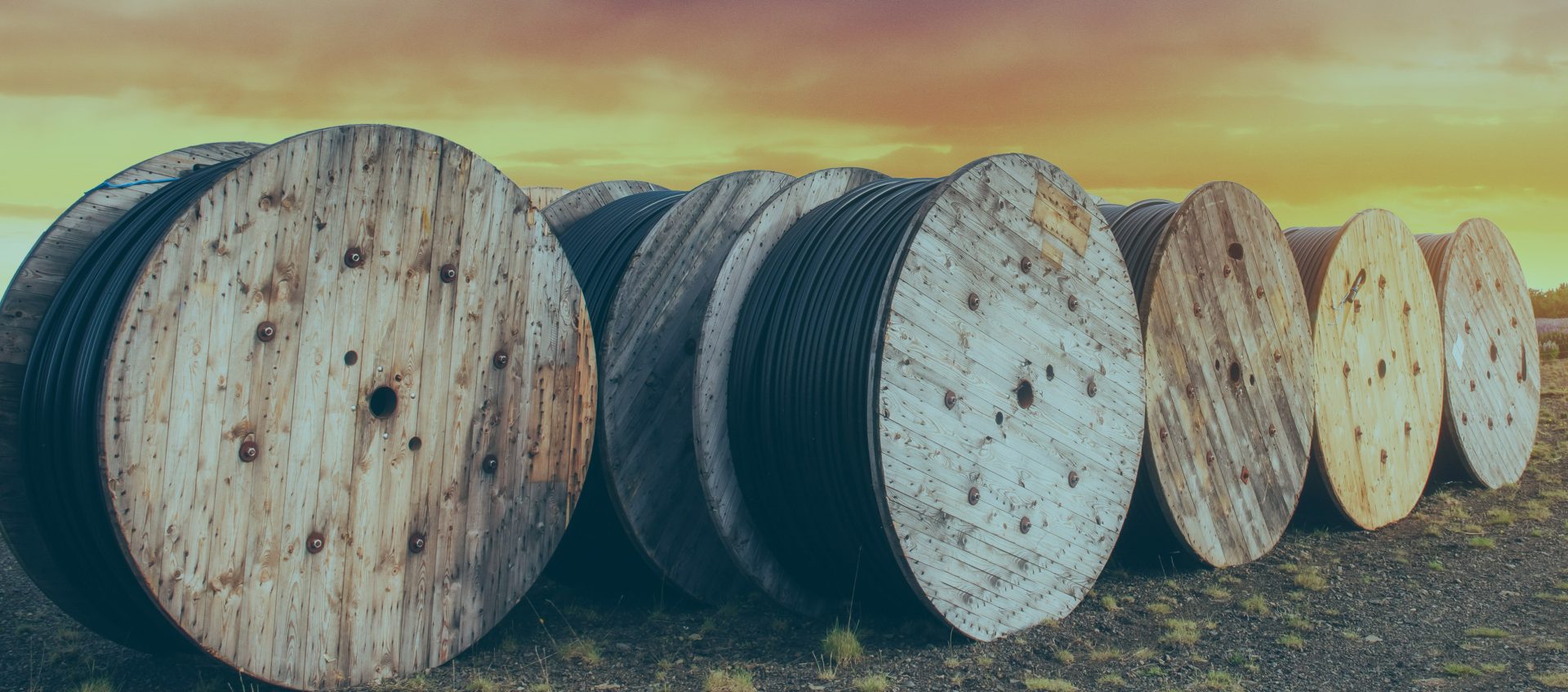 kabeltrummor pÃ¥ en rad